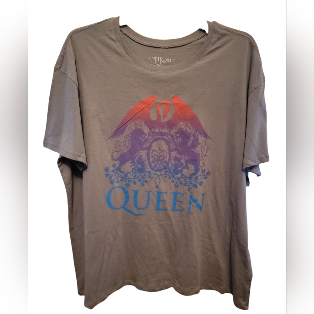 NWT Time and Tru Queen Graphic T-Shirt in Brown
